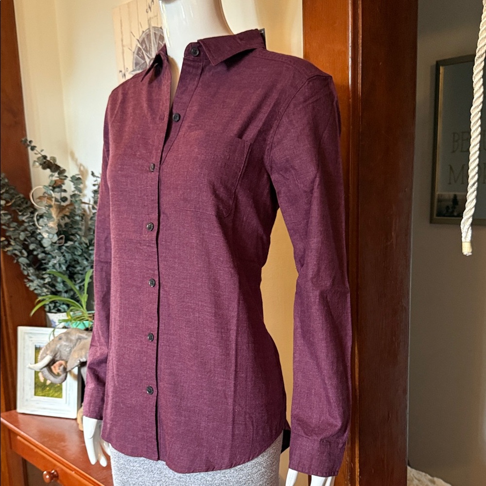 NWT Eddie Bauer size small cotton Burgundy Button-Up Shirt